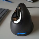 Les vrais avantages d’une souris verticale pour votre confort